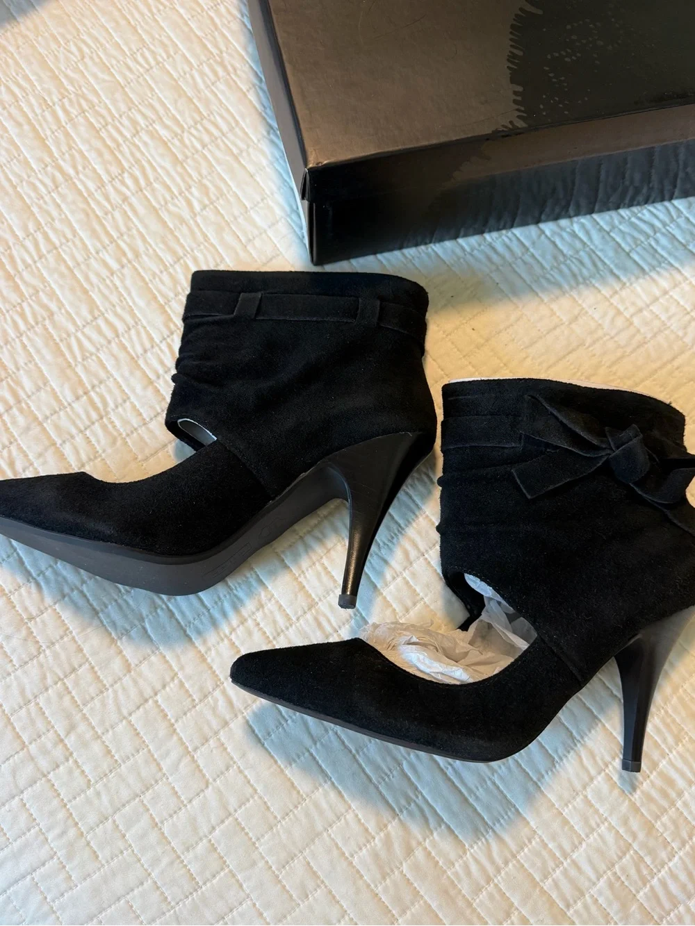 Steve Madden Black Suede Pointed-Toe Ankle Pumps with Bow Cuff